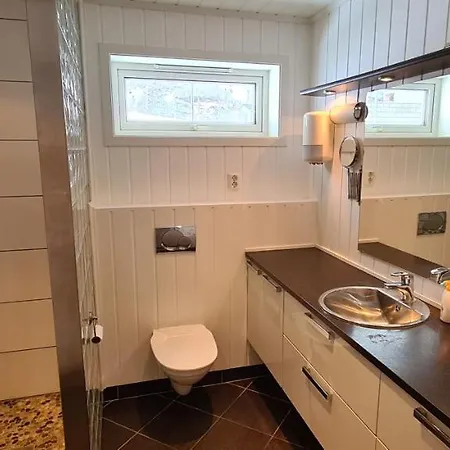 Cheerful 4-Bedroom Home With Fireplace, 1,5Km From Flam Center Aurland Exterior photo