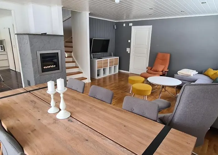 Cheerful 4-Bedroom Home With Fireplace, 1,5Km From Flam Center