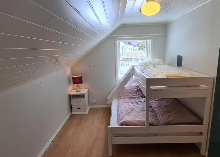 Cheerful 4-Bedroom Home With Fireplace, 1,5Km From Flam Center