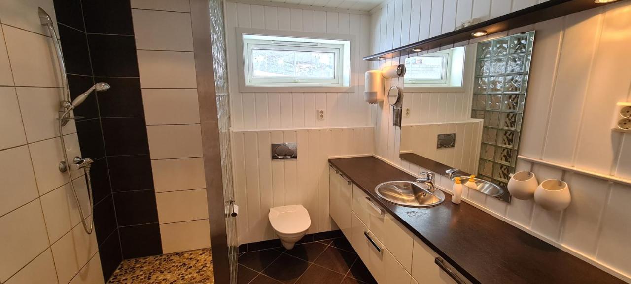 Cheerful 4-bedroom With Fireplace, 1,5km From Flam Center Ferienhaus *