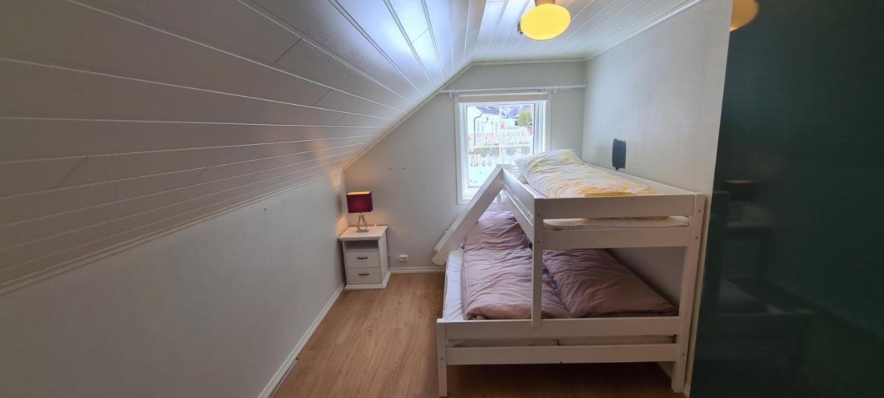 Holiday home Cheerful 4-bedroom With Fireplace, 1,5km From Flam Center Aurland