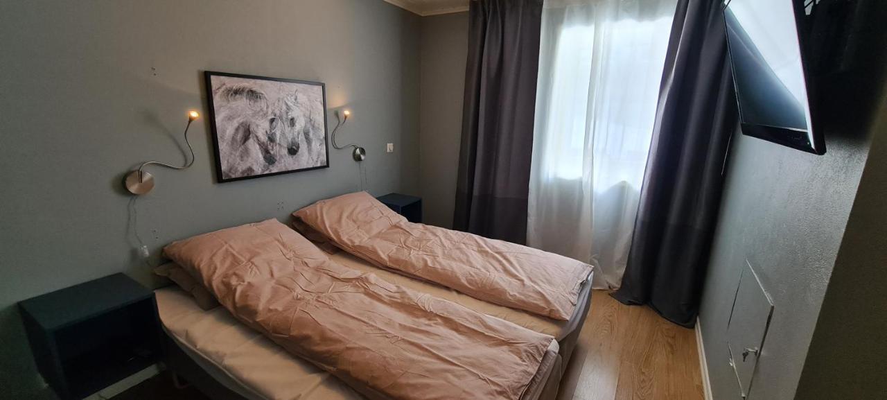 Cheerful 4-bedroom With Fireplace, 1,5km From Flam Center Ferienhaus Aurland